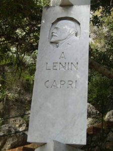 Giardini-di-Augusto-Capri-Statua-di-Lenin